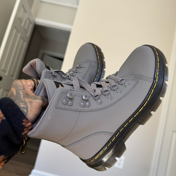 DR MARTENS COMBS WOMEN'S AJAX LEATHER CASUAL BOOTS - Picture 4 of 16